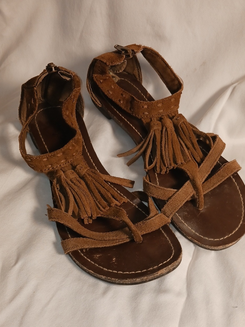Minnetonka Tassel Fringed Toe Sandals